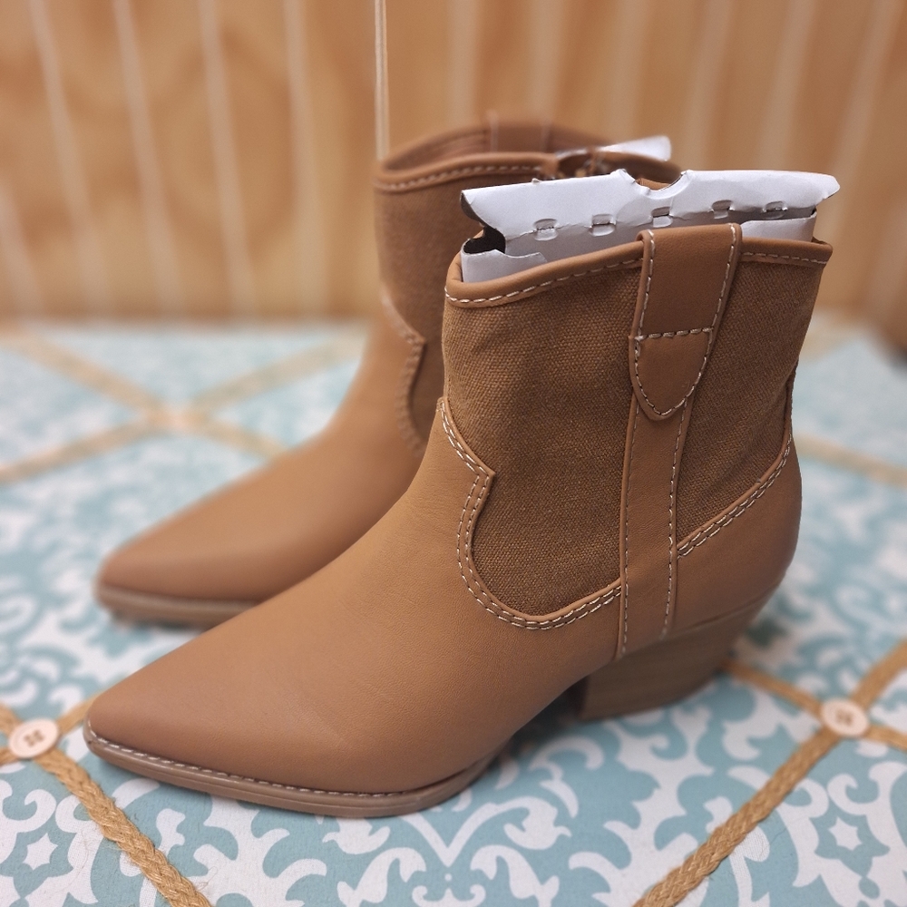 Western booties tan camel color size 7 Universal Thread 😍
